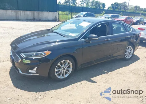 2019 Ford Fusion Energi Titanium z USA, uszkodzony, nr VIN 3FA6P0SU4KR228100